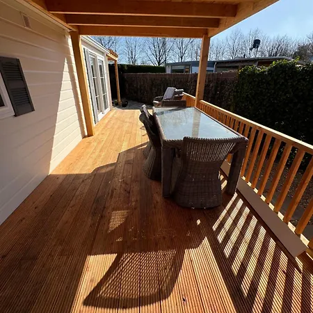Chalet Thuizinouddorp Chalet Oester No 29 & Chalet Parel No 30