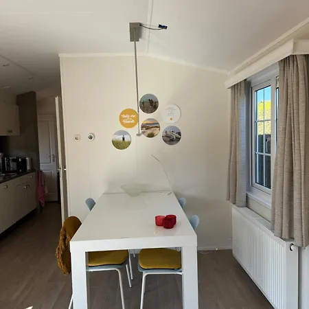 Thuizinouddorp Chalet Oester No 29 & Chalet Parel No 30 *
