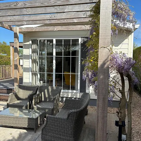 Thuizinouddorp Chalet Oester No 29 & Chalet Parel No 30