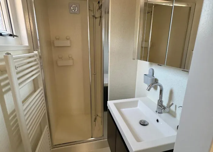 Thuizinouddorp Parel No 30 & Oester No 29 Verkoeling Aan Zee בקתה